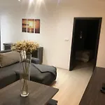 Topolova With Free Private Parking - Centre - Near Old Town - Large Terrace & Air Conditioning شقة *