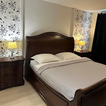 Topolova With Free Private Parking - Centre - Near Old Town - Large Terrace & Air Conditioning Διαμέρισμα *
