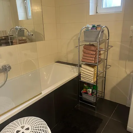 Topolova With Free Private Parking - Centre - Near Old Town - Large Terrace & Air Conditioning Διαμέρισμα *